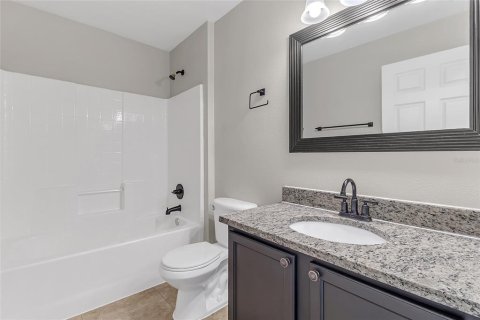 House in Tavares, Florida 4 bedrooms, 164.62 sq.m. № 2419895 - photo 14