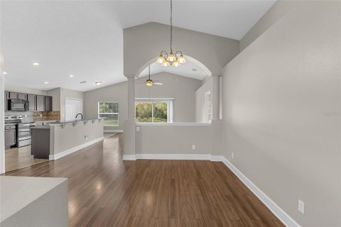 House in Tavares, Florida 4 bedrooms, 164.62 sq.m. № 2419895 - photo 19
