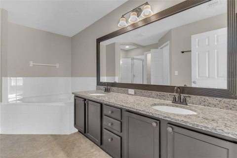 House in Tavares, Florida 4 bedrooms, 164.62 sq.m. № 2419895 - photo 30