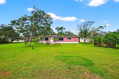 House in Tarpon Springs, Florida 3 bedrooms, 180.97 sq.m. № 1824666 - photo 9
