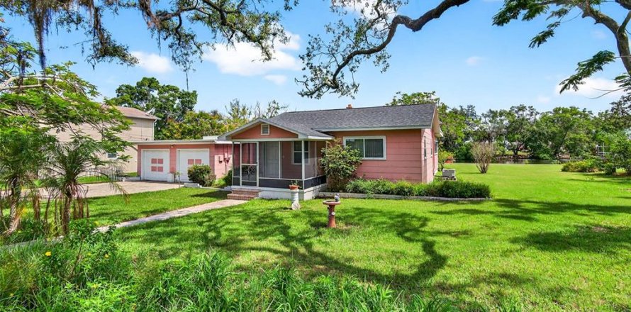 House in Tarpon Springs, Florida 3 bedrooms, 180.97 sq.m. № 1824666