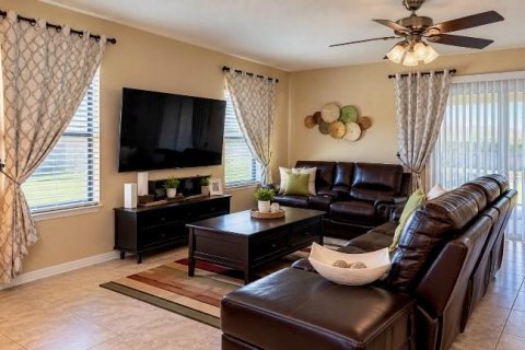 Villa ou maison à vendre à Kissimmee, Floride: 4 chambres, 222.22 m2 № 2413910 - photo 16