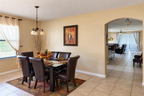 Villa ou maison à vendre à Kissimmee, Floride: 4 chambres, 222.22 m2 № 2413910 - photo 3