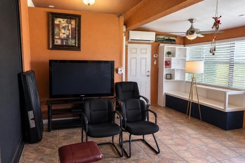 Villa ou maison à vendre à Kissimmee, Floride: 4 chambres, 222.22 m2 № 2413910 - photo 5