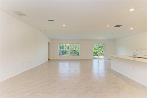 Casa en alquiler en Port Charlotte, Florida, 4 dormitorios, 180.32 m2 № 1908300 - foto 4