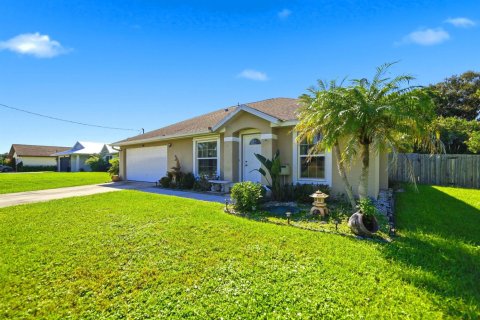 Villa ou maison à vendre à Port St. Lucie, Floride: 3 chambres, 116.96 m2 № 2416219 - photo 3