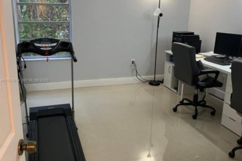 Снять в аренду кондоминиум в Майами, Флорида 2 спальни, 89.93м2, № 1982349 - фото 12