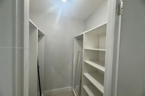 Снять в аренду кондоминиум в Майами, Флорида 2 спальни, 89.93м2, № 1982349 - фото 5