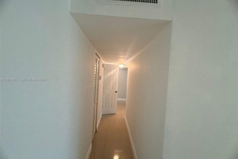 Снять в аренду кондоминиум в Майами, Флорида 2 спальни, 89.93м2, № 1982349 - фото 8