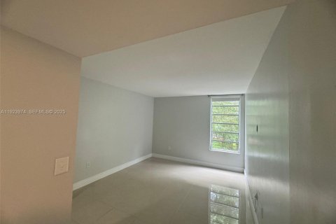 Снять в аренду кондоминиум в Майами, Флорида 2 спальни, 89.93м2, № 1982349 - фото 3