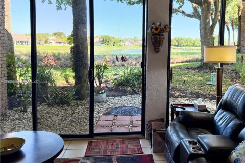 Copropriété à vendre à Boynton Beach, Floride: 2 chambres, 97.92 m2 № 2056969 - photo 1