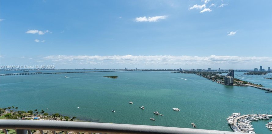 Кондоминиум с 2 спальнями в Майами, Флорида № 1950336