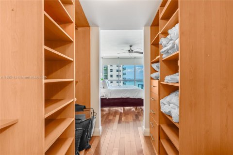 Снять в аренду кондоминиум в Майами, Флорида 2 спальни, 97.36м2, № 1950336 - фото 15