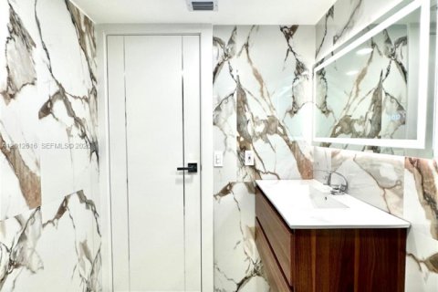 Condominio en venta en Miami, Florida, 2 dormitorios, 116.59 m2 № 2076031 - foto 15