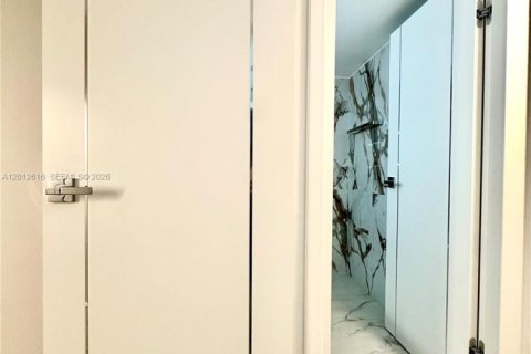 Condominio en venta en Miami, Florida, 2 dormitorios, 116.59 m2 № 2076031 - foto 22