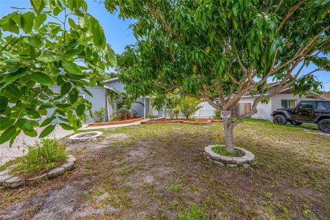 House in Bradenton, Florida 3 bedrooms, 115.94 sq.m. № 2227472 - photo 24