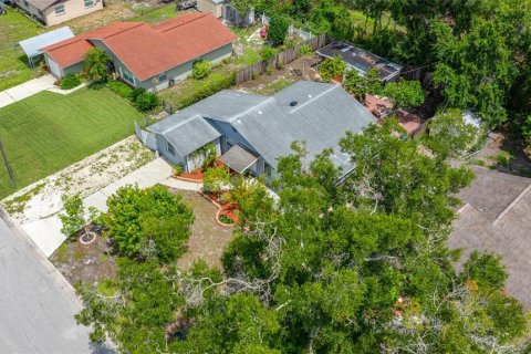 House in Bradenton, Florida 3 bedrooms, 115.94 sq.m. № 2227472 - photo 8