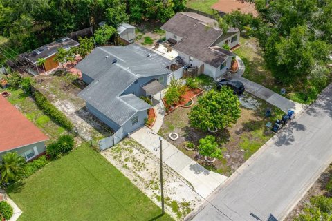 House in Bradenton, Florida 3 bedrooms, 115.94 sq.m. № 2227472 - photo 2
