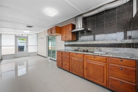 House in Bradenton, Florida 3 bedrooms, 115.94 sq.m. № 2227472 - photo 4