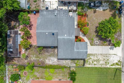 House in Bradenton, Florida 3 bedrooms, 115.94 sq.m. № 2227472 - photo 14