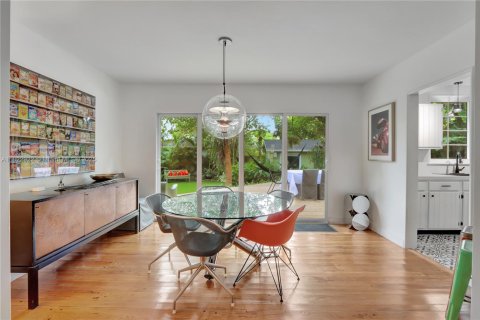 House in Miami, Florida 4 bedrooms, 163.14 sq.m. № 1790971 - photo 17
