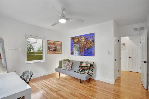 House in Miami, Florida 4 bedrooms, 163.14 sq.m. № 1790971 - photo 29