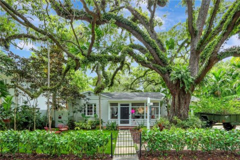 House in Miami, Florida 4 bedrooms, 163.14 sq.m. № 1790971 - photo 1