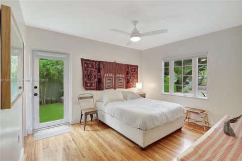 House in Miami, Florida 4 bedrooms, 163.14 sq.m. № 1790971 - photo 25