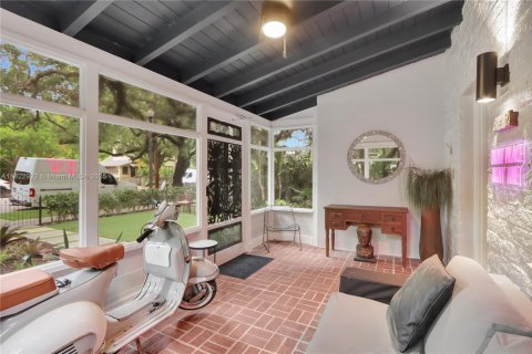 House in Miami, Florida 4 bedrooms, 163.14 sq.m. № 1790971 - photo 12