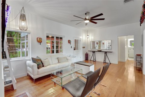 House in Miami, Florida 4 bedrooms, 163.14 sq.m. № 1790971 - photo 15