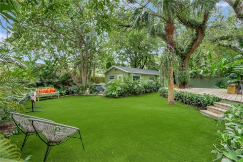 House in Miami, Florida 4 bedrooms, 163.14 sq.m. № 1790971 - photo 10