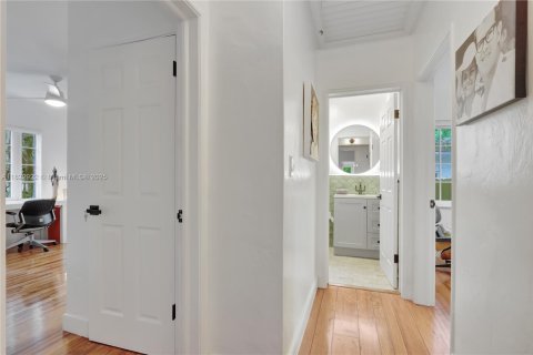 House in Miami, Florida 4 bedrooms, 163.14 sq.m. № 1790971 - photo 28