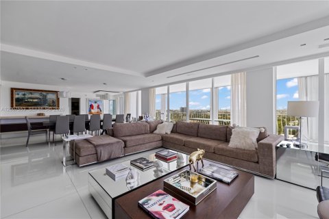 Снять в аренду кондоминиум в Бэл-Харбор, Флорида 5 спален, 306.58м2, № 2145686 - фото 5