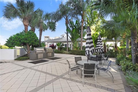 Condo in Tampa, Florida, 2 bedrooms  № 1549308 - photo 27