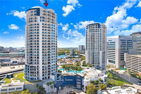 Condo in Tampa, Florida, 2 bedrooms  № 1549308 - photo 1