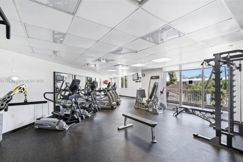 Condo in Miami Beach, Florida, 2 bedrooms № 1936548 - photo 27