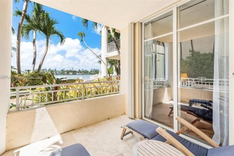 Condo in Miami Beach, Florida, 2 bedrooms № 1936548 - photo 14