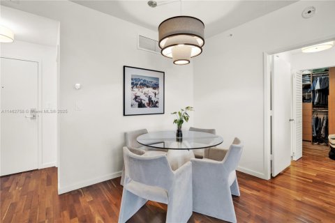 Condo in Miami Beach, Florida, 2 bedrooms № 1936548 - photo 18