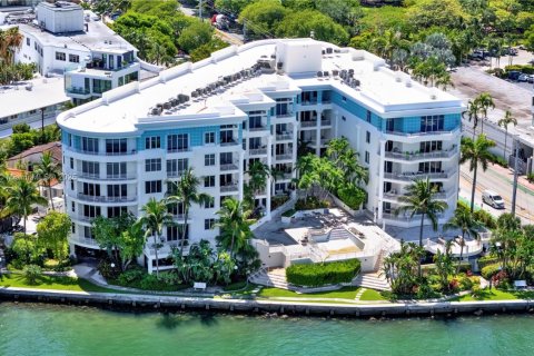 Condo in Miami Beach, Florida, 2 bedrooms № 1936548 - photo 2