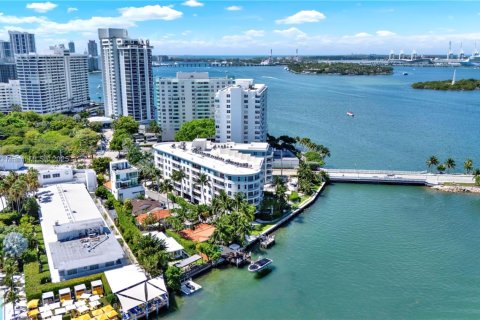 Condo in Miami Beach, Florida, 2 bedrooms № 1936548 - photo 3