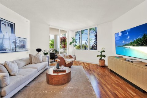 Condo in Miami Beach, Florida, 2 bedrooms № 1936548 - photo 13