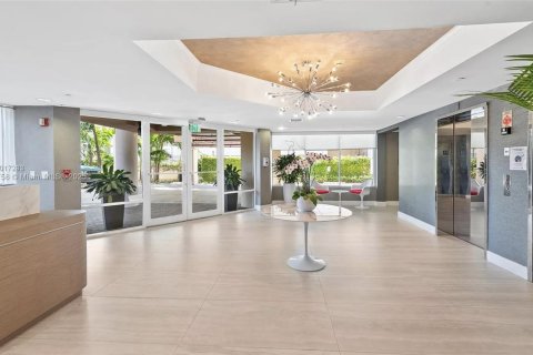 Condo in Miami Beach, Florida, 2 bedrooms № 1936548 - photo 6