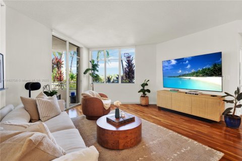 Condo in Miami Beach, Florida, 2 bedrooms № 1936548 - photo 12
