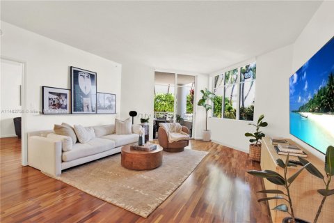 Condo in Miami Beach, Florida, 2 bedrooms № 1936548 - photo 11