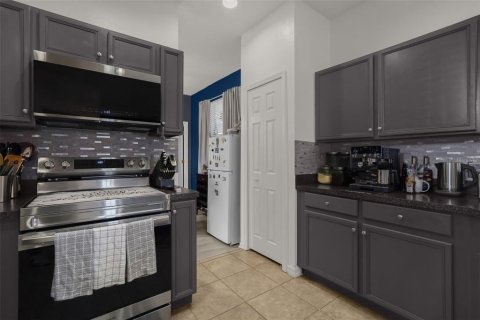 House in Kissimmee, Florida 3 bedrooms, 170.29 sq.m. № 2421826 - photo 18
