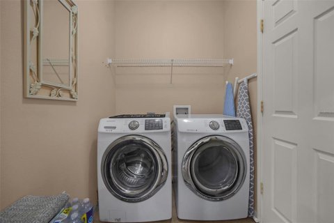 House in Kissimmee, Florida 3 bedrooms, 170.29 sq.m. № 2421826 - photo 24