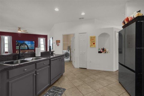 House in Kissimmee, Florida 3 bedrooms, 170.29 sq.m. № 2421826 - photo 19