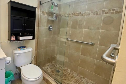 Condominio en venta en Tamarac, Florida, 2 dormitorios, 76.83 m2 № 1494480 - foto 11
