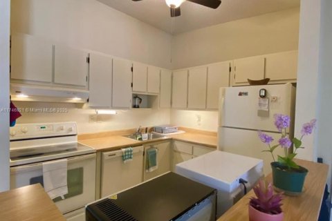Condominio en venta en Tamarac, Florida, 2 dormitorios, 76.83 m2 № 1494480 - foto 2
