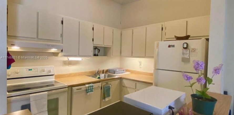 Condominio en Tamarac, Florida, 2 dormitorios № 1494480